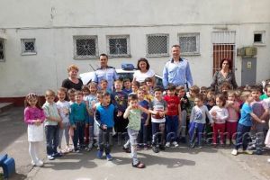 FOTO: Poliţiştii au stat de vorbă cu micii pietoni de grădiniţă