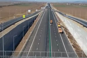 VIDEO: Directorul general al CNAIR, Cristian Pistol - Se asfalteaza ultimii kilometri ai lotului 2 din Autostrada Moldovei (A7) intre Focsani si Bacau
