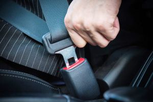 Purtaţi centurile de siguranţă! Poliţia face controale în cadrul acţiunii „ROADPOL SEATBELT”