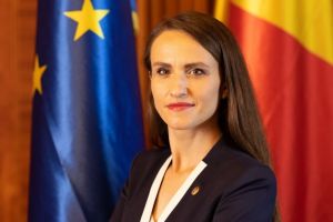 Avocatul lui Victor Ponta depune denunt penal impotriva ministrului Oana Țoiu pentru refuzul imbarcarii fiicei sale din Dubai