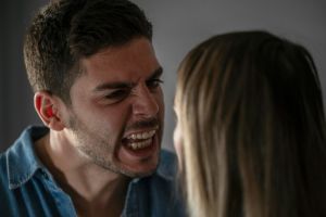 A cerut ordin de protectie impotriva vecinului pentru jigniri. Ce solutie a dat Judecatoria Constanta (MOTIVARE) 