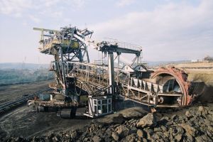 CEO dă peste un milion de lei pentru închirierea de autovehicule de transport marfă cu şofer