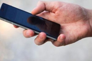 Poliţiştii avertizează: O nouă metodă de înşelăciune, în locuri publice