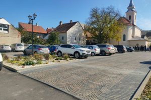 În centrul vor mai multe locuri de parcare decât cele de la bordură, desfiinţate