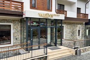 Experienta de top in Busteni: Hotel Valedor si avantajele dispenserelor Botanika in baile de lux (GALERIE FOTO)