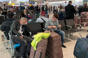 Pasagerii pot lua până la 2 litri de lichide în bagajul de mână pe aeroporturile din Capitală