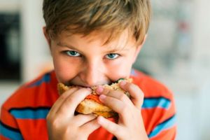 Masa Sanatoasa in scolile din Constanta: Primaria pune la bataie aproape 5 milioane de lei pentru cateringul elevilor