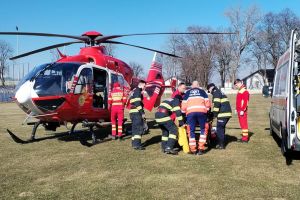 FOTO & VIDEO Elicopterul SMURD chemat de urgenţă, astăzi, în judeţul Botoşani. Un bărbat este în stare gravă