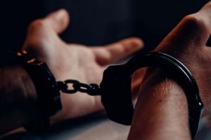 Se ascundea în Chişoda. Bărbat urmărit naţional, prins de poliţişti