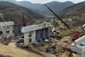 Guvernul aprobă o nouă finanţare de 500 de milioane de euro pentru Autostrada Sibiu-Piteşti