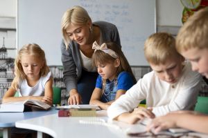 Nou în învăţământ: Profesorii şi personalul auxiliar din şcoli evaluaţi psihiatric la fiecare 4 ani