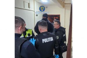 Doi bărbaţi din Mehedinţi înşelaţi în tranzacţie cu monede de aur. Au plătit, dar au primit înapoi banii schimbaţi cu unii falşi