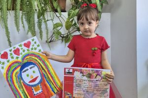 Micii câştigători ai concursului derulat de „Gorjeanul” vin să îşi ridice premiile