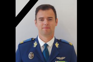 Pilotul de F-16 mort după ce a încercat să salveze un câine va fi înmormântat sâmbătă la Agăş