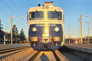 CFR Călători dă vina pe CFR SA pentru defectarea locomotivei reparată la Braşov, care s-a stricat după doat câţiva kilometri parcurşi