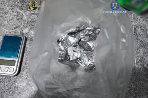 DIICOT: Patru persoane, resinute pentru trafic de droguri! In ce zona din Constanta s-ar fi intalnit cu clientii