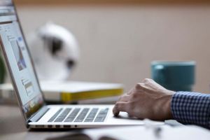 De la cozi interminabile la un singur click: cum schimbă Acredit accesul la creditare în România