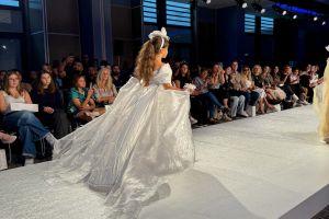 Fiica unui botoşănean stabilit în Marea Britanie, în finala Kids of the World. Când va fi mare vrea să reprezinte România pe cele mai mari podiumuri din lume