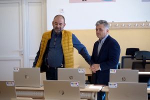 Școlile Gimnaziale nr. 7 şi nr. 4 din Mediaş, dotate cu echipamente moderne prin fonduri europene