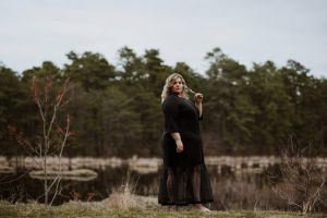 Găseşte rochia care îţi sculptează talia! IATĂ cele 5 croieli plus size care creează instant o siluetă de clepsidră