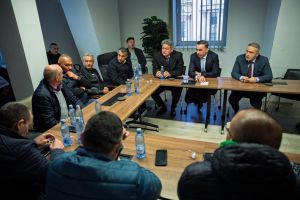 Boşii sindicali joacă teatru! Ministrul Ivan şi fostul şef al CEO, Daniel Burlan, confirmă că liderii ,,au fost implicaţi” în negocierea Planului de restructurare încă din 2022!