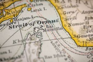 Petrolul devine armă, iar România priveşte: cât va costa criza din Ormuz