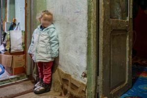 Alarmă: Copiii români afectaţi de sărăcie, mai mult decât dublu faţă de media UE. Salvaţi Copiii România solicită măsuri sistemice şi imediate