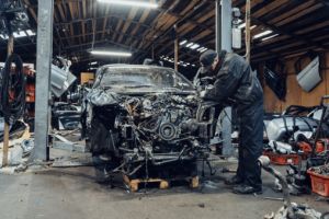 Rapoartele de istoric auto dezvăluie realitatea din piaţa second-hand: există maşini în România care au avut kilometrajul dat înapoi cu peste 320.000 km