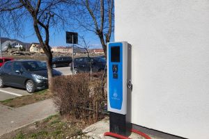 De ce nu funcţionează staţiile de încărcare a maşinilor electrice de la blocuri