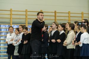 Ansamblul Folcloric Valea Muntelui din Dărmăneşti, duce tradiţia mai departe