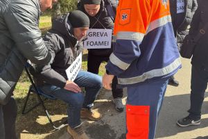 Peste 60 de oameni, în a treia zi de grevă a foamei!