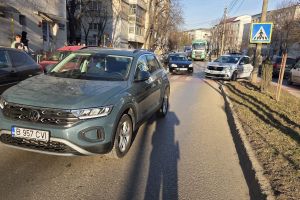 FOTO Încă un accident pe o trecere de pietoni din Botoşani. O fetiţă de 8 ani a fost rănită