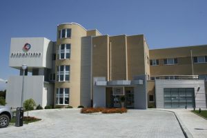 Cursa de anduranta pentru adevar: O mama si fiica sa, in fata unui nou termen in procesul impotriva unei clinici private din Constanta