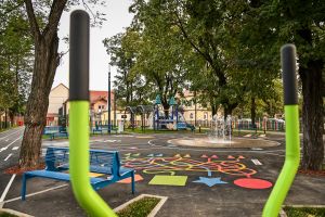 Incident transformat într-un conflict între părinţi: tată acuzat că a bătut un copil într-un parc din Sibiu