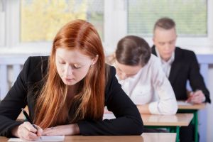 Simularea Evaluării Naţionale începe luni: peste 5.200 de elevi din judeţul Bacău participă la probe