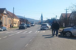 Trei maşini, implicate într-un accident rutier pe DN 17, la Șieu Măgheruş