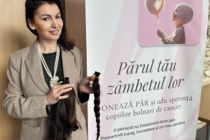 Gest emoţionant la Consiliul Judeţean Sibiu: angajaţii au donat păr pentru perucile destinate copiilor bolnavi de cancer