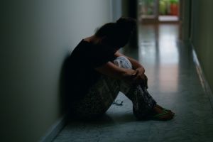 Turda: Un barbat a fost arestat preventiv dupa ce si-a atacat si lovit victima in incercarea de a o viola