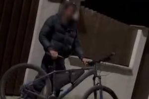 Reţinut după ce a furat o bicicletă