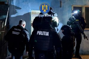 Bărbat condamnat pentru tentativă de omor, încătuşat de poliţie la Racoviţa