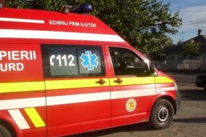 Accident la intrarea în Păucea: un bărbat şi o femeie, răniţi