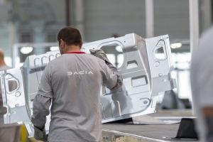 Concedieri la uzina Dacia Mioveni!