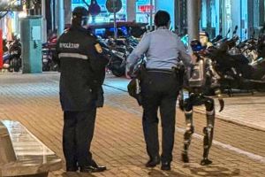 Robot umanoid reţinut de Poliţie: a hărţuit o vârstnică de 70 de ani / video