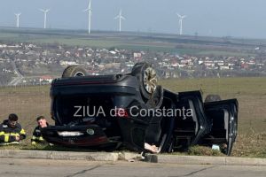 FOTO+VIDEO: Accident rutier pe Autostrada A2 Bucuresti Constanta! Un autoturism, rasturnat