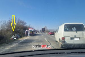 VIDEO. Accident în judeţul Satu Mare: o maşină a ajuns în şanţ. SMURD-ul, la faţa locului