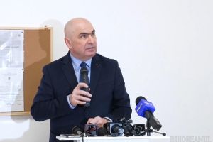 VIDEO - Premierul Ilie Bolojan, vizită la Aleşd: „Sunt aici oameni cărora le datorez foarte multe”