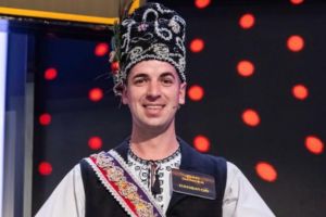 Un dansator de la „Junii Sibiului” a intrat în show-ul „Batem Palma”: Neluţu vrea să salveze meşteşugurile din satul natal