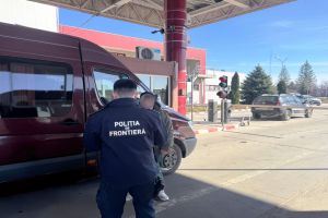 FOTO Un bărbat şi-a cumpărat buletin cu 150 euro, dar poliţiştii din Botoşani l-au prins. Ce explicaţie a avut