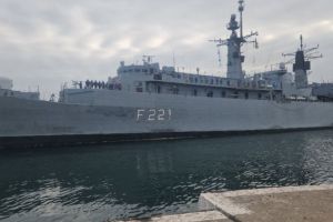 Achizitii Constanta:  MApN modernizeaza bucatariile a doua nave militare. La ce valoare se ridica serviciile? (DOCUMENTE)