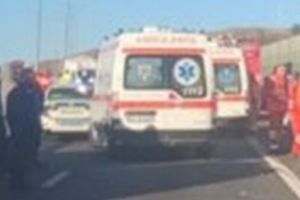 Accident GRAV între două autoturtisme pe Drumul Expres 12, în zona Saru, cu 5 persoane implicate